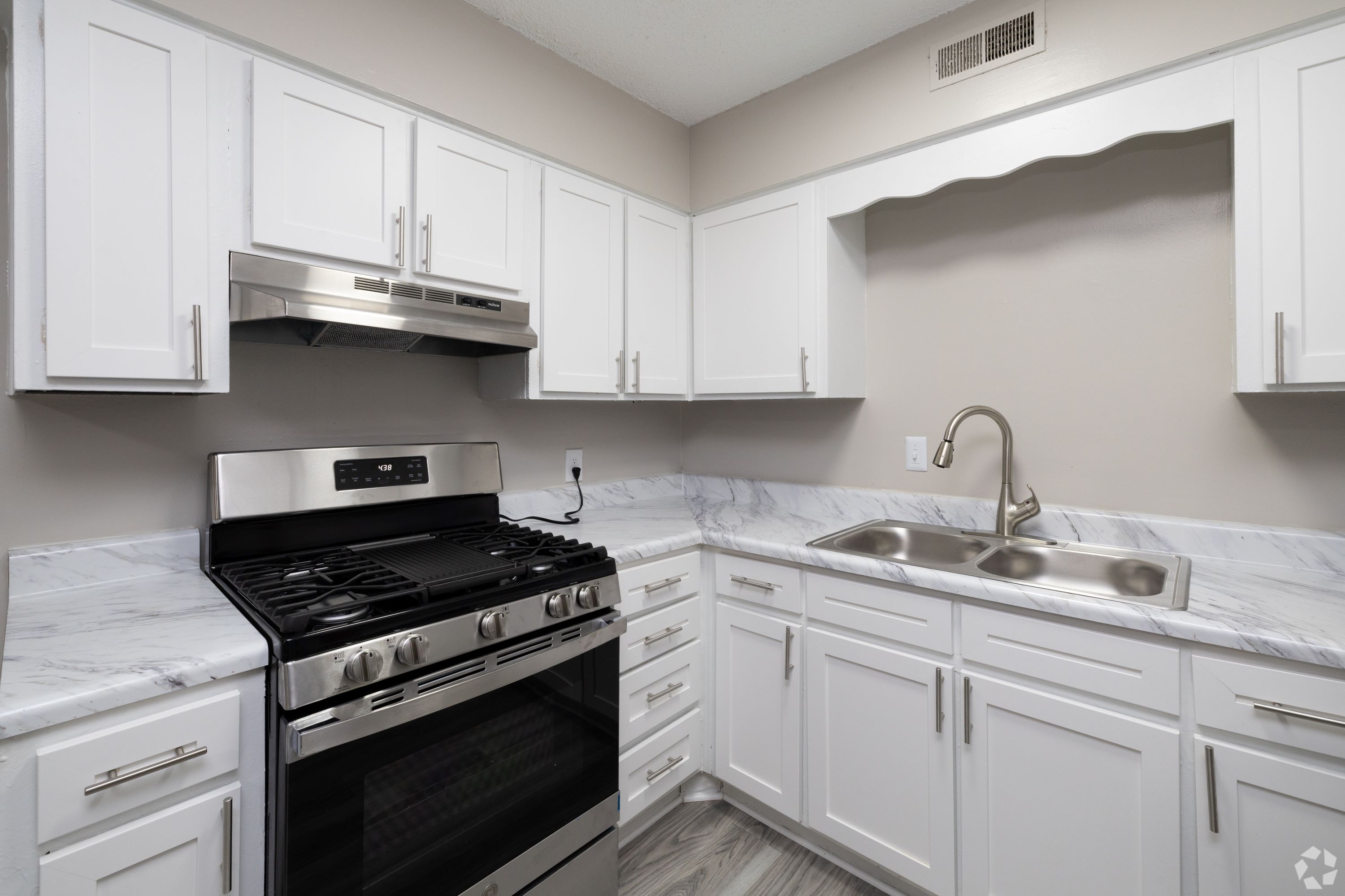 kitchen at Quail Pointe located in Spartanburg, SC